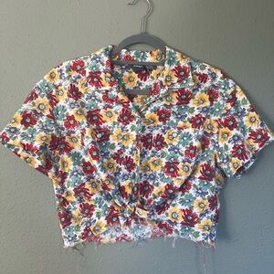 Women’s M Cropped Floral Short Sleeve Button-Up